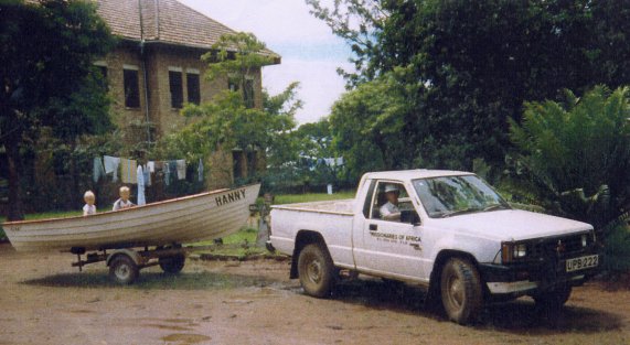 Op weg naar het Victoriameer met de boot.Foto genomen voor het seminarie waar Laus les gaf.