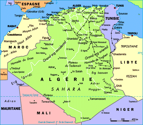 Tamanrasset bevindt zich helemaal in het Zuiden van Algerije. Benni Abbs in het Westen, links van de Grand Erg Occidental.