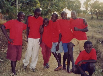 groep jongeren 'Child in the Sun'