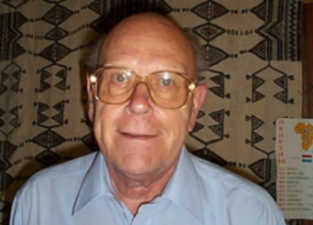 Pater Hans van Breugel in 2001 te Heythuysen.