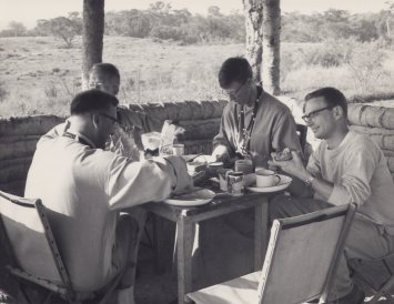 Laus met confraters op safari.Jaar onbekend