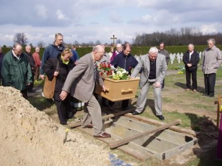 we leggen hem in de hand van de Heer..