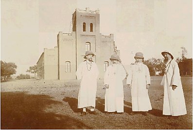 De eerste Missionarissen in Navrongo.