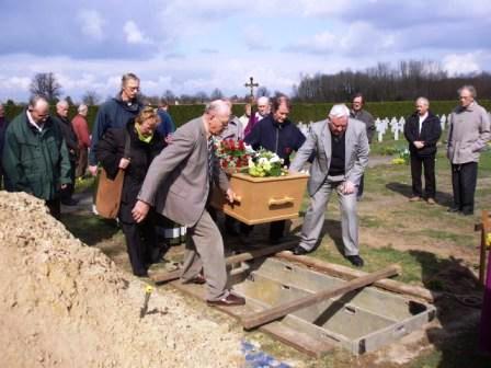 het voortouw genomen, ook bij begrafenissen van confraters..