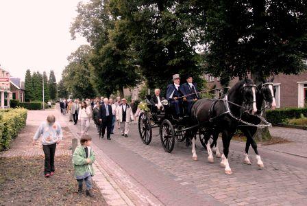 de pastoors in de koets, de Provinciaal erachter..