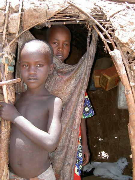 Kenyase kinderen in de sloppenwijk van Nairobi
