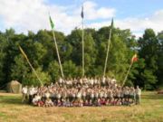 Een verkenners groep in gelid bij gelegenheid van de 100 ste verjaardag