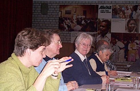 Zr. Gertrud 3de van links
